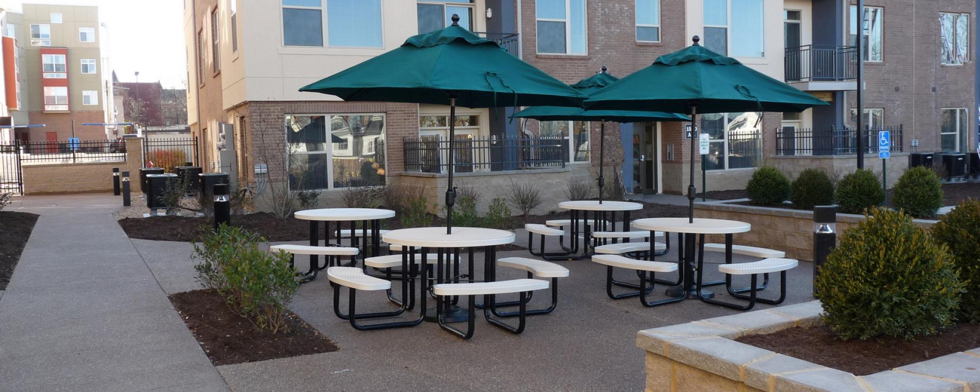 courtyard in apartment complex