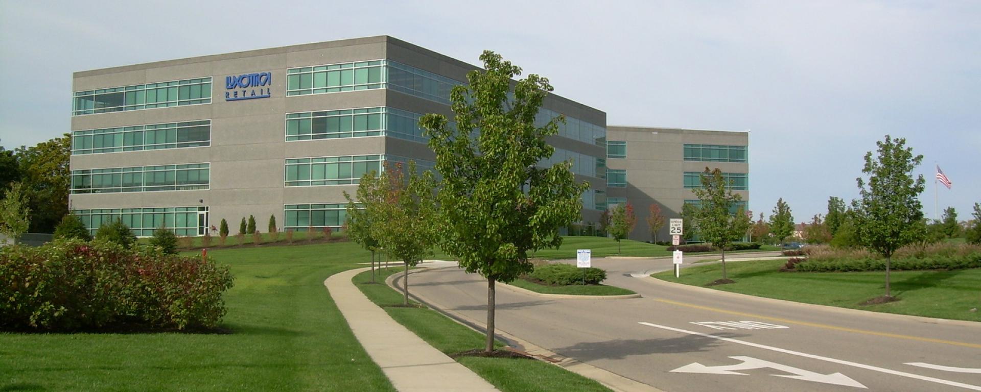 walkway along side entry drive