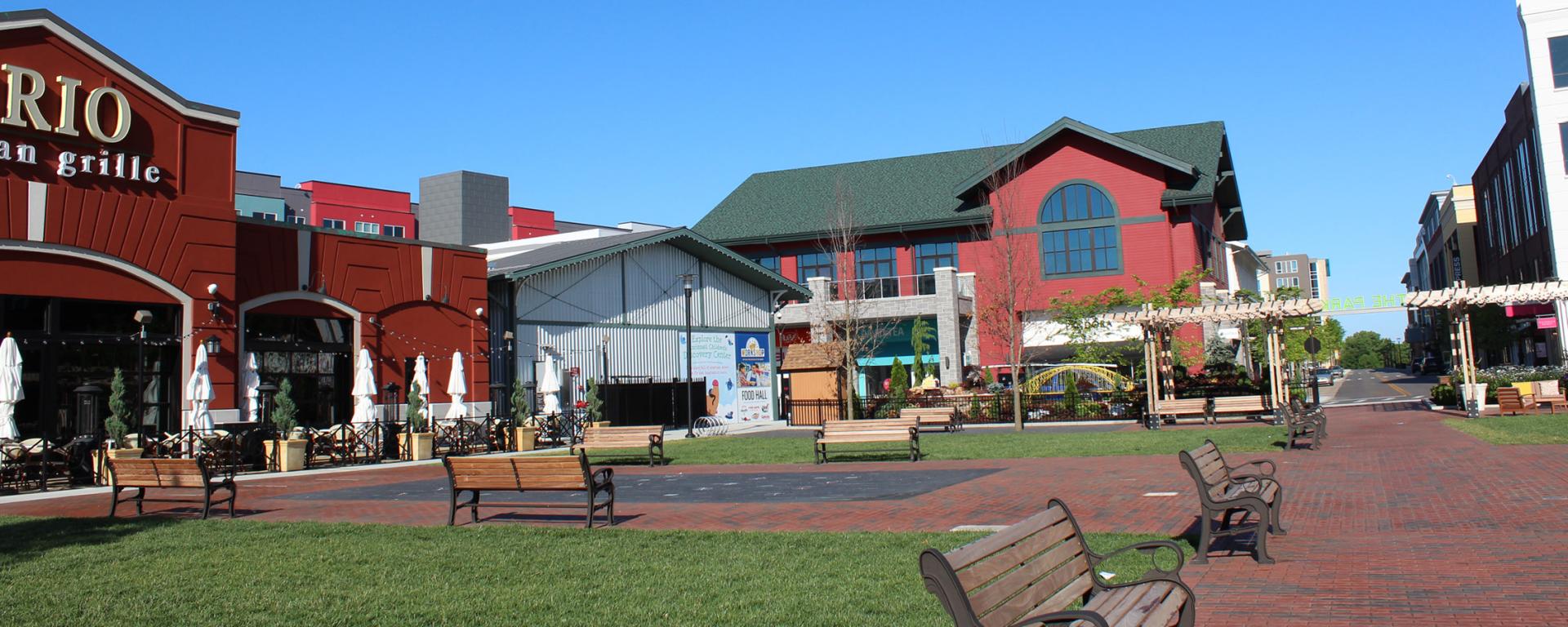 greenspace area next to restaurant