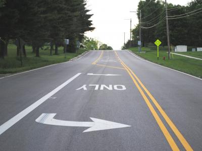 turn lane in middle of roadway